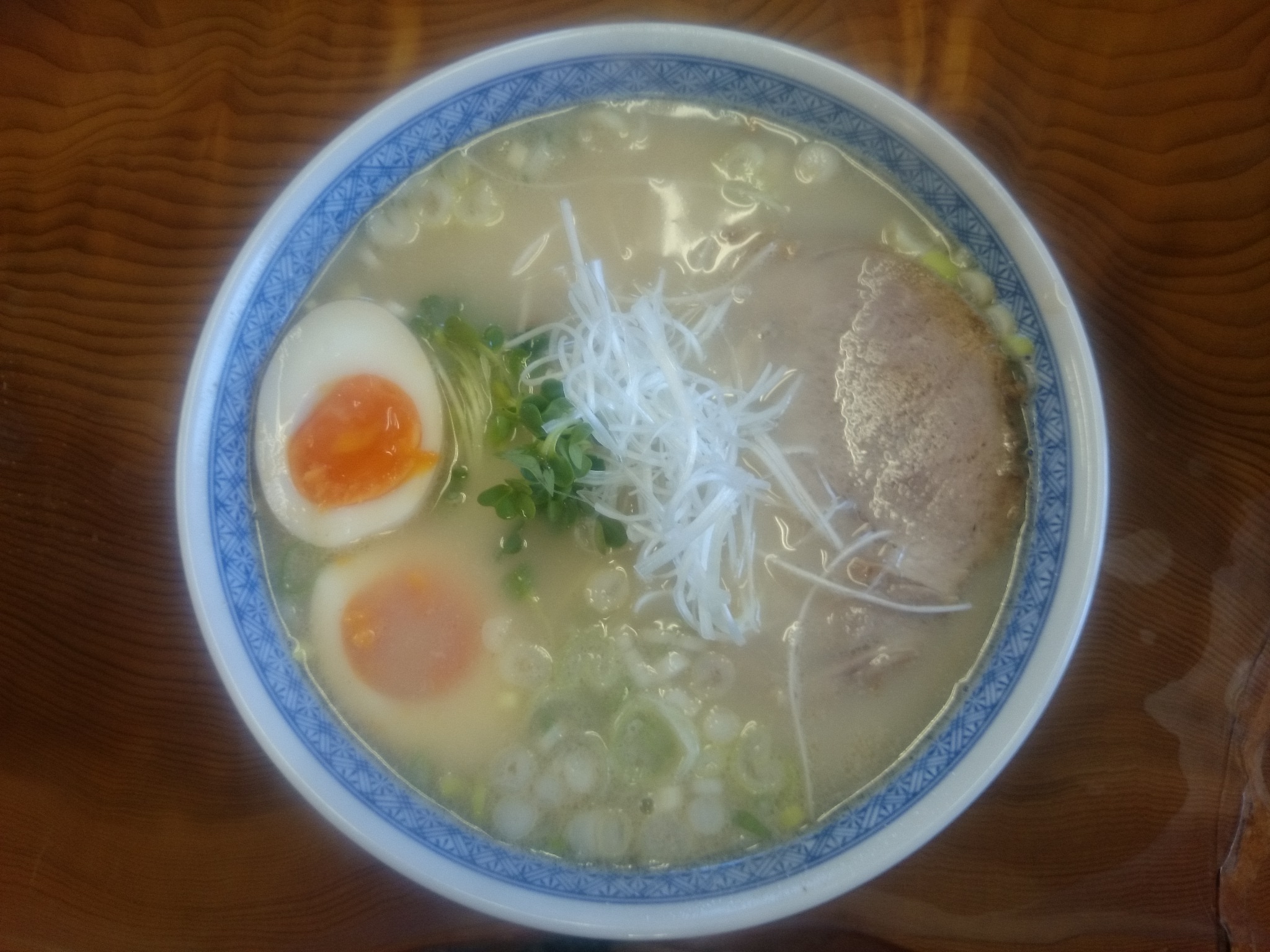 軍鶏塩白湯ラーメン