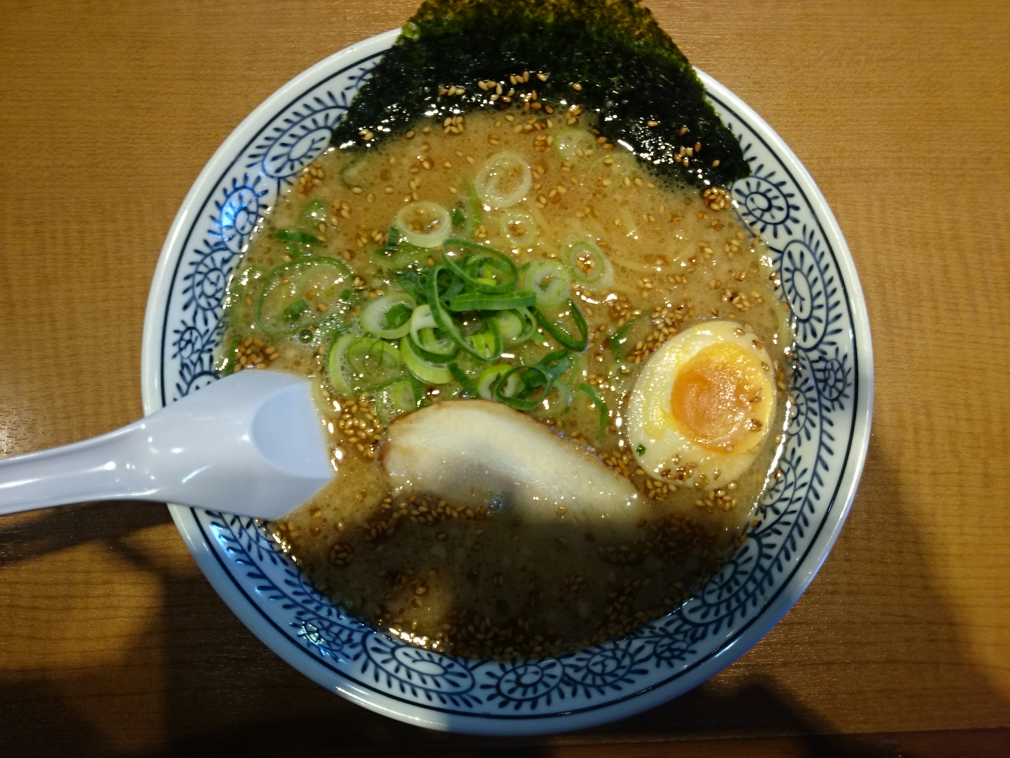 醤油とんこつラーメン(白)