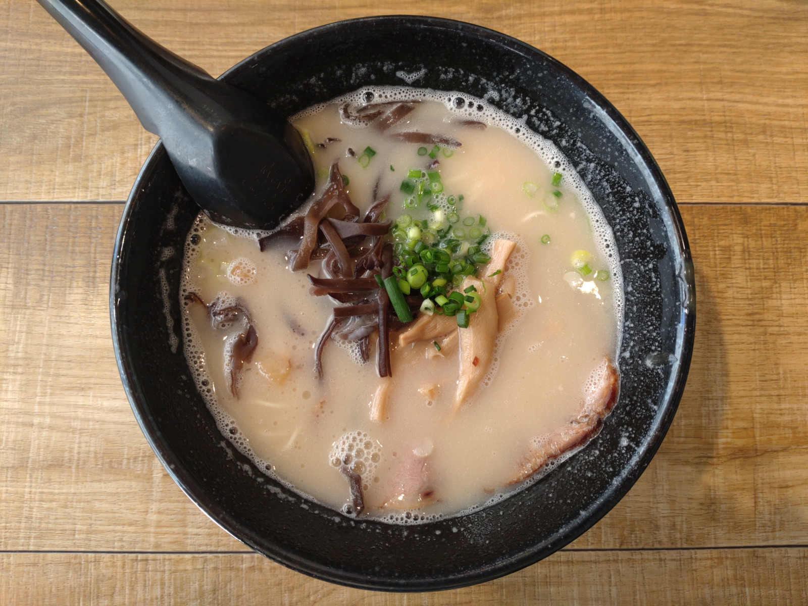 豚骨ラーメン